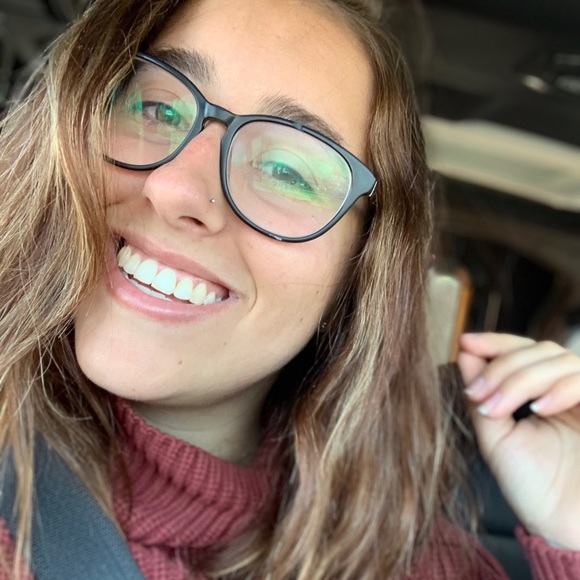 Meet your Posher, Dena - Picture 1 of 3